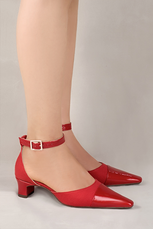 Scarlet red women's open side shoes, with a strap around the ankle. Tapered toe. Low kitten heels. Worn view - Florence KOOIJMAN